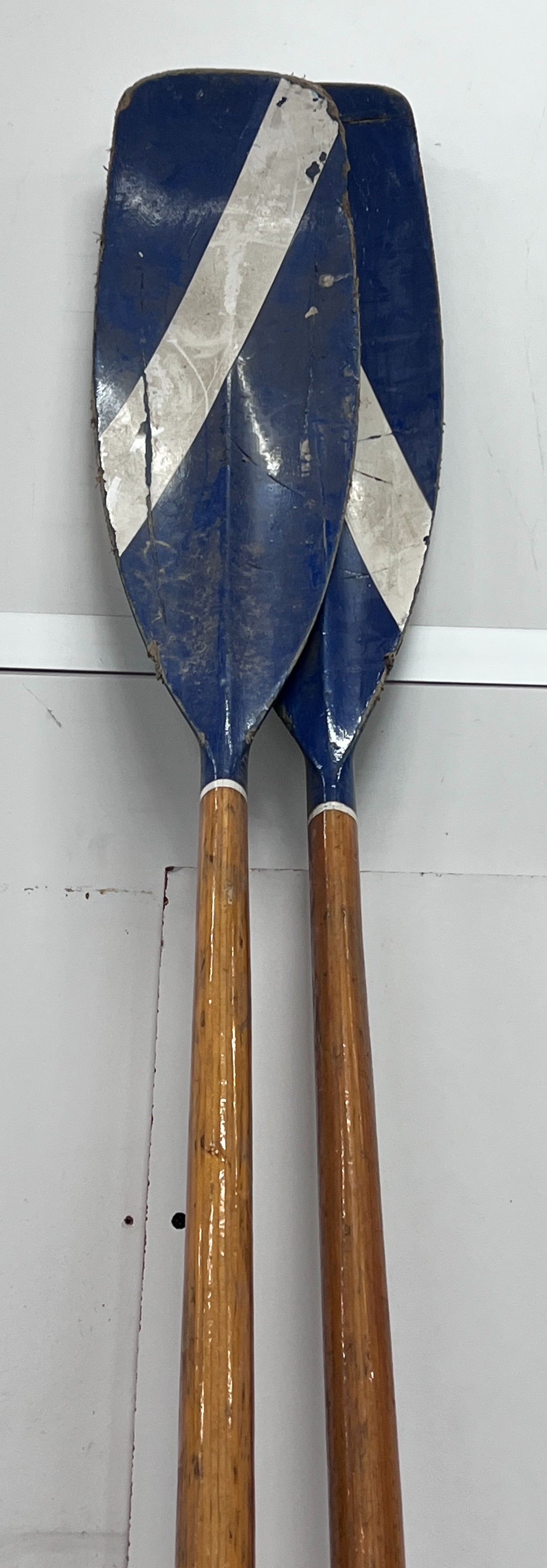A pair of vintage wooden oars with painted blades, length 298cm